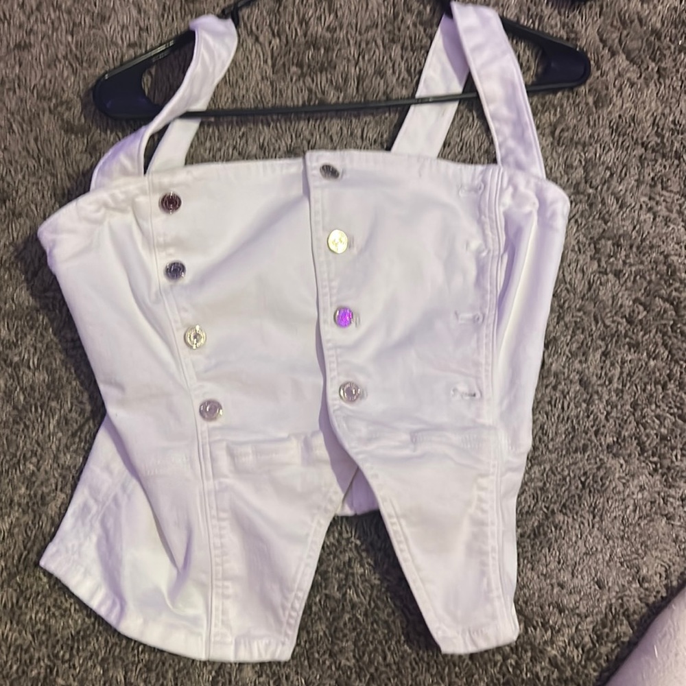 white house black market jean crop top, perfect for dress up occasions.